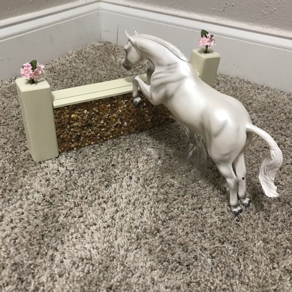Traditional handmade Breyer horse Jump - Picture 5 of 5
